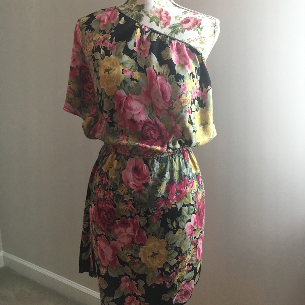 Floral one-shoulder mini dress •Small•